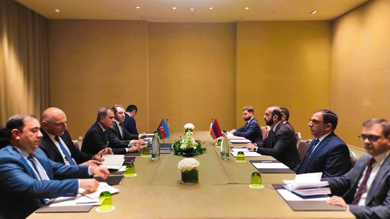 Azerbaycan ve Ermenistan barış anlaşmasını görüşmek üzere Cenevre’de bir araya geldi