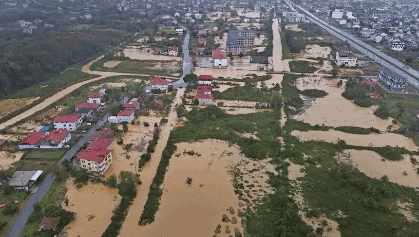 Sakarya'da selden etkilenen hanelere 10 bin lira ödeme yapılacak